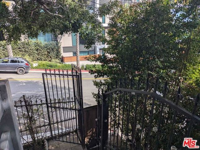 1323 N Olive Drive 33d, West Hollywood, CA 90069