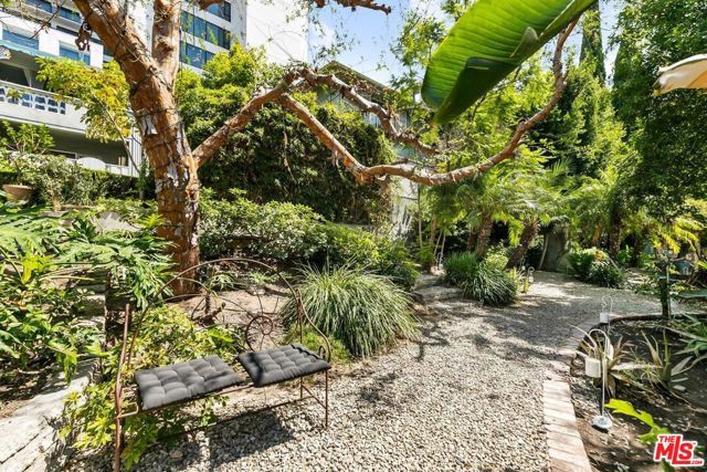 1323 N Olive Drive 33d, West Hollywood, CA 90069