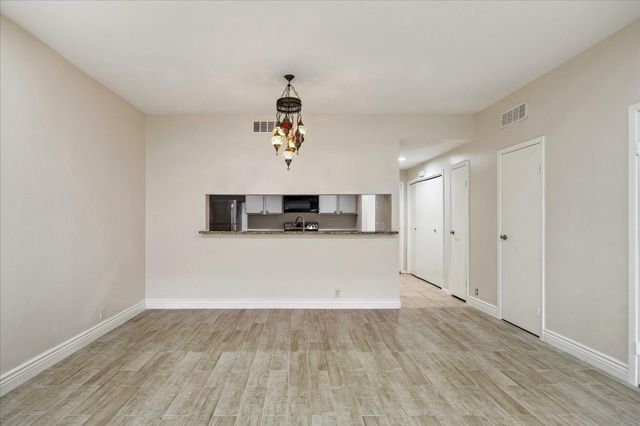 1623 S Kirkwood Road 211, Houston, TX 77077