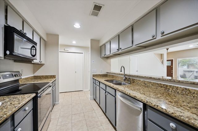 1623 S Kirkwood Road 211, Houston, TX 77077
