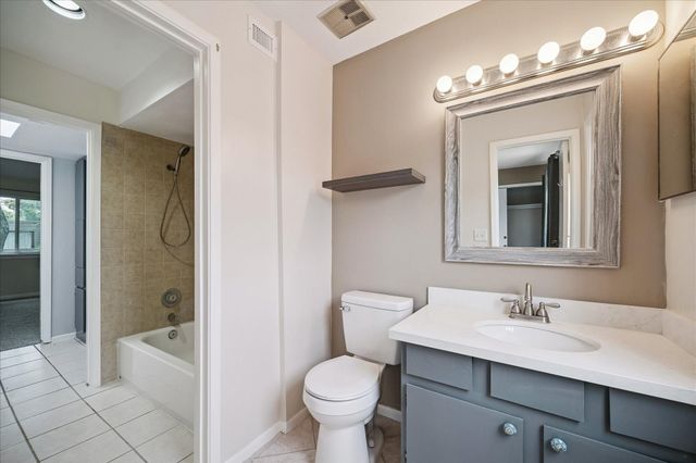 1623 S Kirkwood Road 211, Houston, TX 77077