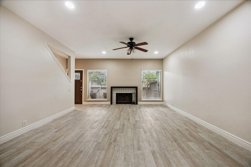 1623 S Kirkwood Road 211, Houston, TX 77077