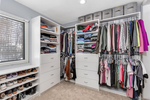 9580 Chaumont Drive, Commerce Charter Township, MI 48382