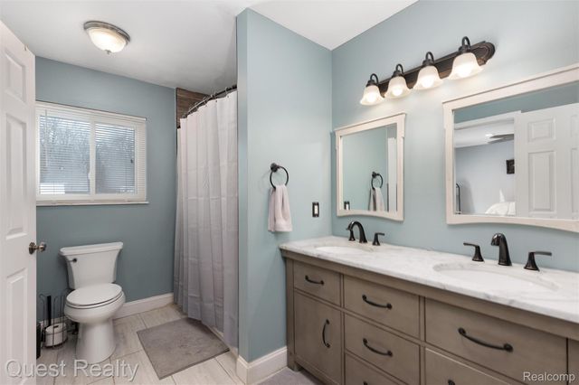 9580 Chaumont Drive, Commerce Charter Township, MI 48382