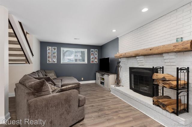 9580 Chaumont Drive, Commerce Charter Township, MI 48382