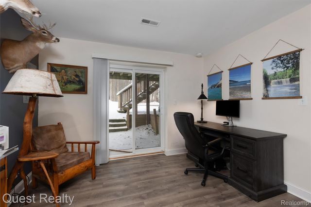 9580 Chaumont Drive, Commerce Charter Township, MI 48382