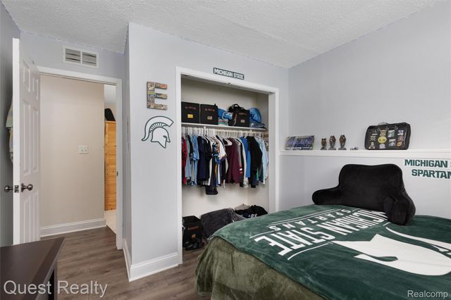 9580 Chaumont Drive, Commerce Charter Township, MI 48382