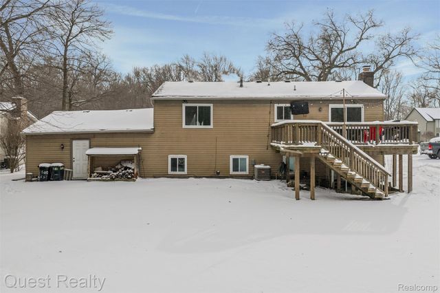 9580 Chaumont Drive, Commerce Charter Township, MI 48382