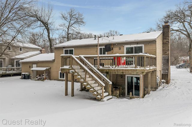 9580 Chaumont Drive, Commerce Charter Township, MI 48382