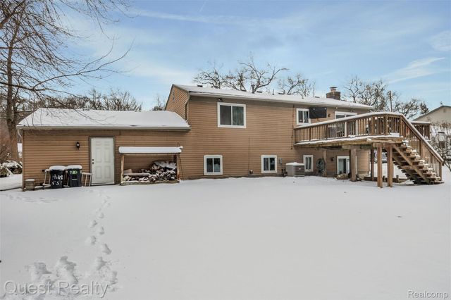 9580 Chaumont Drive, Commerce Charter Township, MI 48382