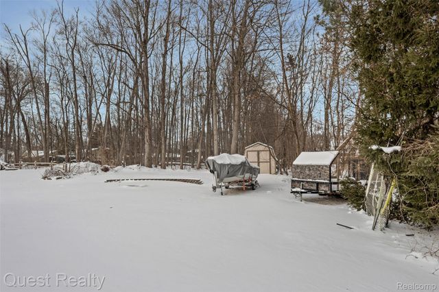 9580 Chaumont Drive, Commerce Charter Township, MI 48382