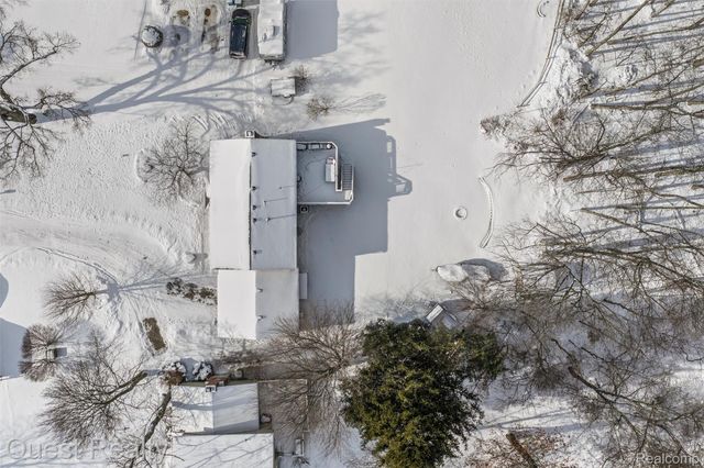 9580 Chaumont Drive, Commerce Charter Township, MI 48382