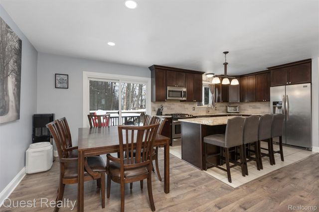 9580 Chaumont Drive, Commerce Charter Township, MI 48382