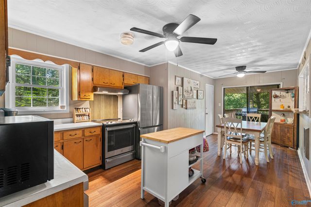 1618 Woodview Drive, Hartselle, AL 35640