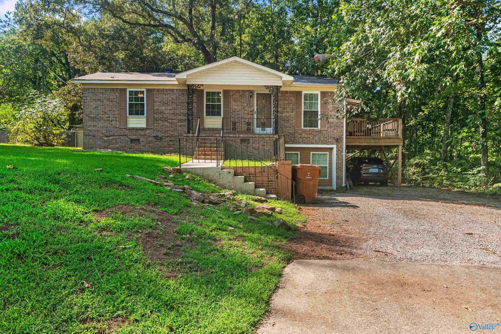 1618 Woodview Drive, Hartselle, AL 35640