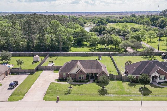 2127 Donna Lane, Santa Fe, TX 77510