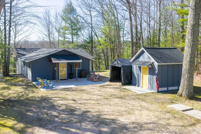9341 S Oxeye Avenue, Baldwin, MI 49304