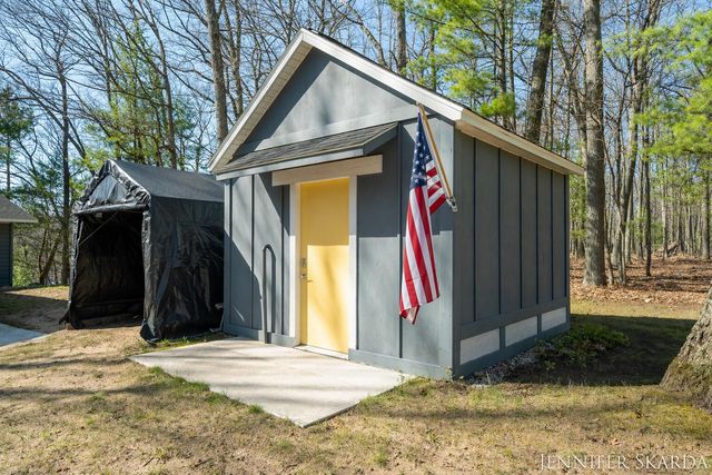 9341 S Oxeye Avenue, Baldwin, MI 49304