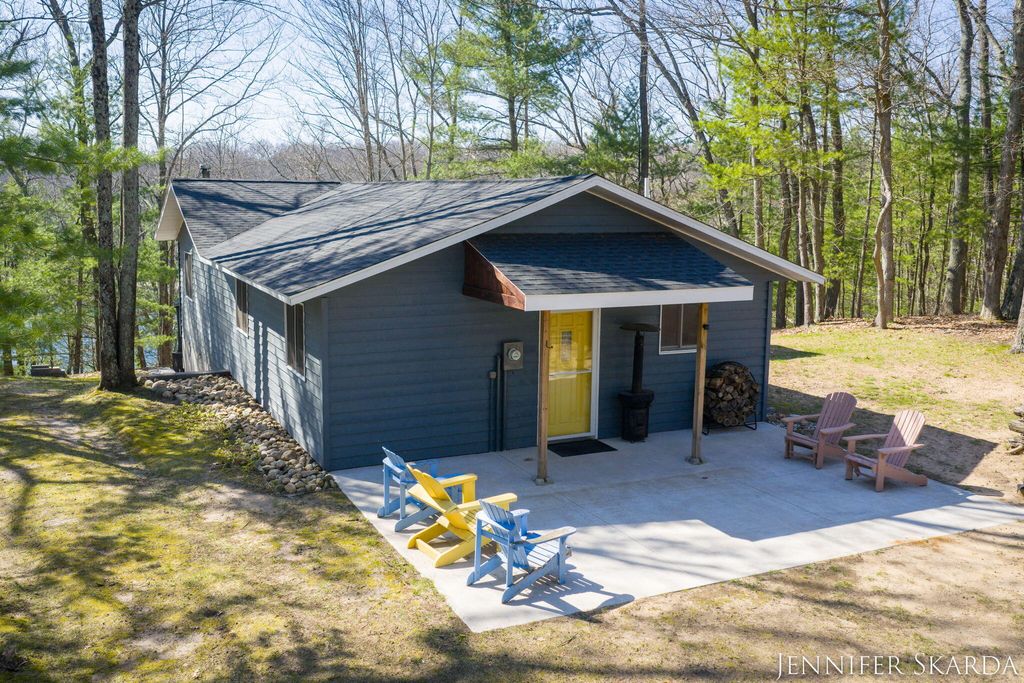 9341 S Oxeye Avenue, Baldwin, MI 49304