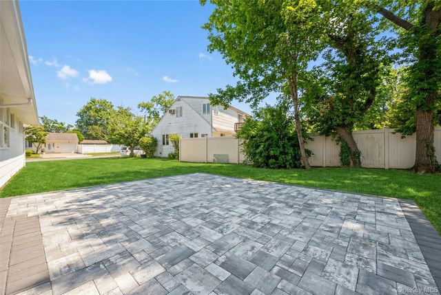 404 Foxdale Avenue, Oceanside, NY 11572