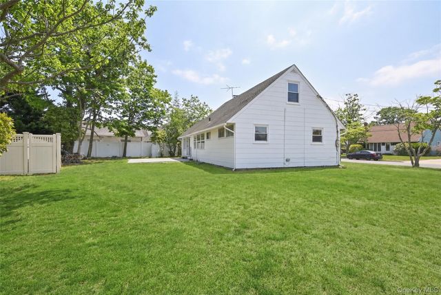 404 Foxdale Avenue, Oceanside, NY 11572