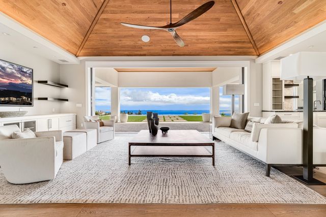 100 Kalelemuku Pl, Kula, HI 96790