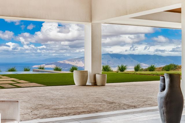 100 Kalelemuku Pl, Kula, HI 96790