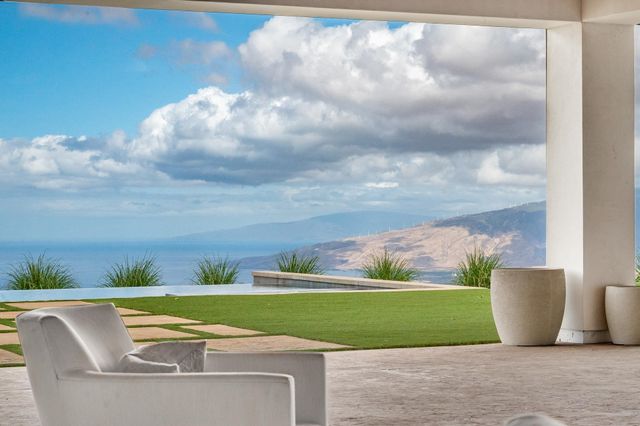 100 Kalelemuku Pl, Kula, HI 96790