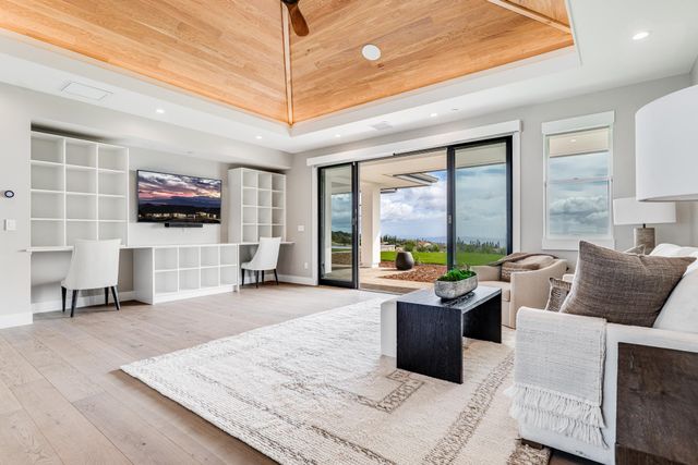 100 Kalelemuku Pl, Kula, HI 96790