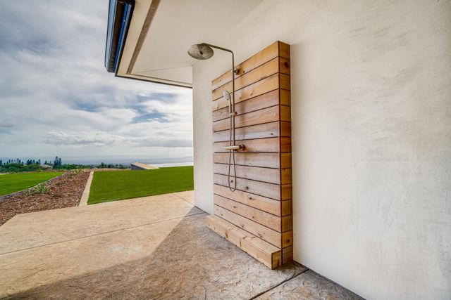 100 Kalelemuku Pl, Kula, HI 96790