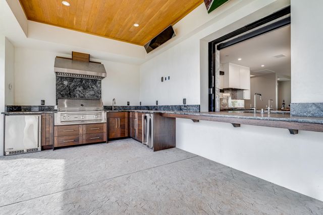 100 Kalelemuku Pl, Kula, HI 96790