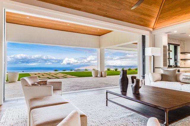 100 Kalelemuku Pl, Kula, HI 96790