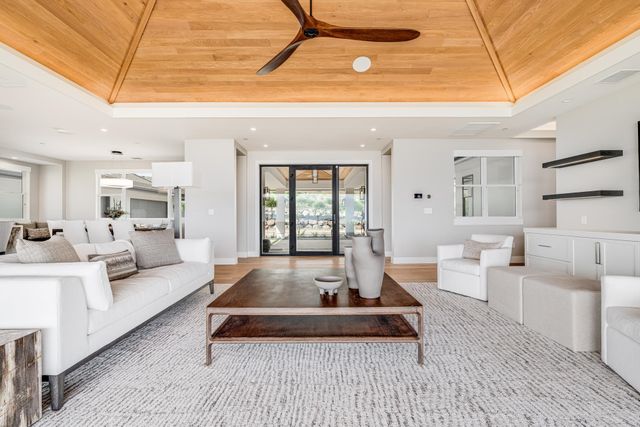 100 Kalelemuku Pl, Kula, HI 96790