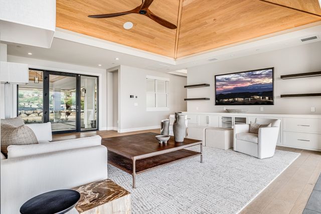 100 Kalelemuku Pl, Kula, HI 96790