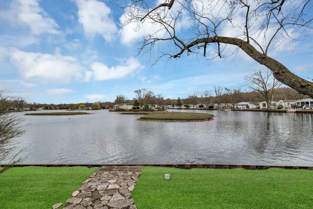 1053 Lakeview Road, Elgin, IL 60123