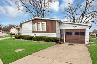 1053 Lakeview Road, Elgin, IL 60123