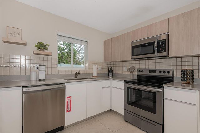 507 NW 8th Avenue 1, Fort Lauderdale, FL 33311