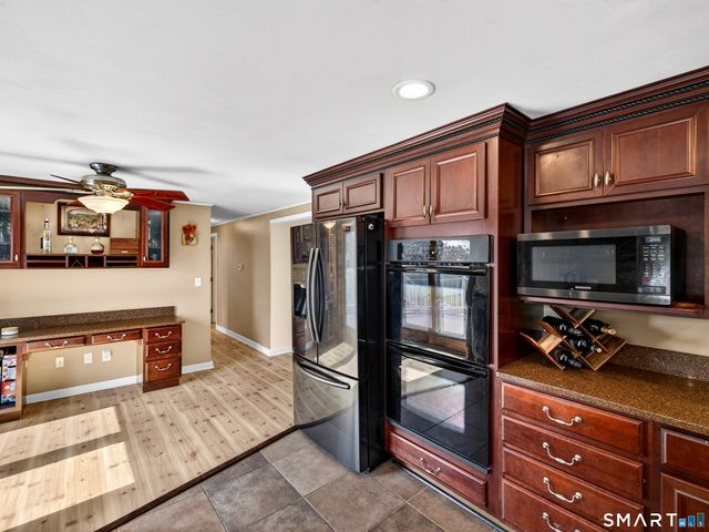 23 Skyview Terrace, Groton, CT 06340