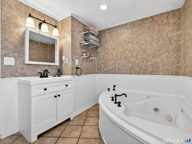 23 Skyview Terrace, Groton, CT 06340