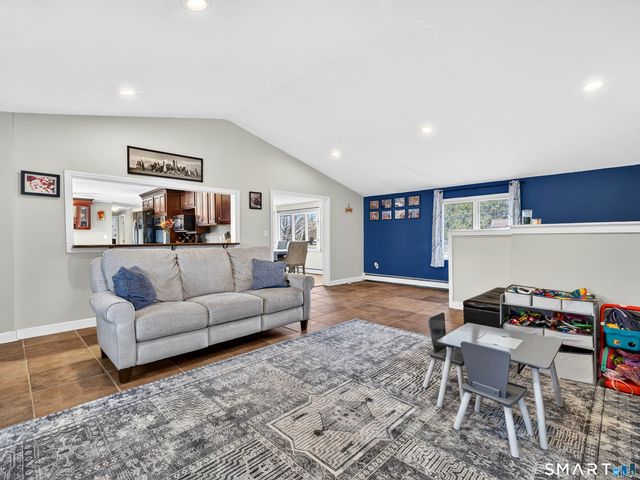 23 Skyview Terrace, Groton, CT 06340