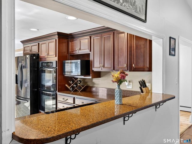 23 Skyview Terrace, Groton, CT 06340