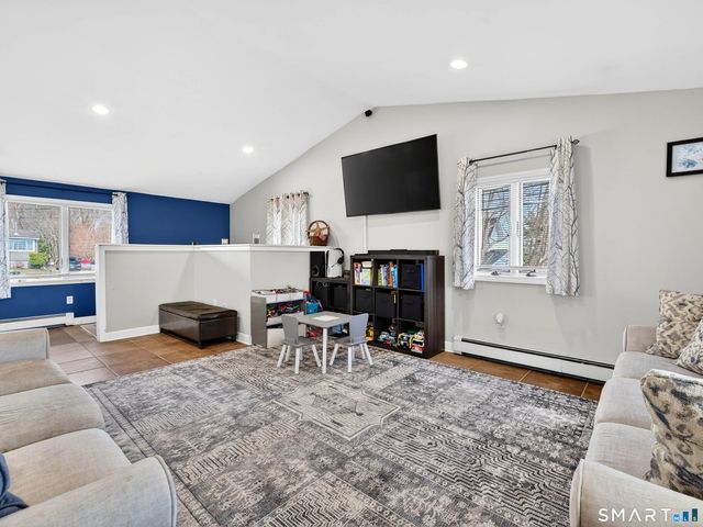 23 Skyview Terrace, Groton, CT 06340