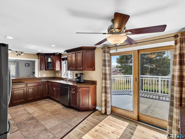 23 Skyview Terrace, Groton, CT 06340