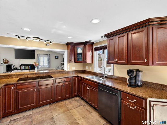 23 Skyview Terrace, Groton, CT 06340