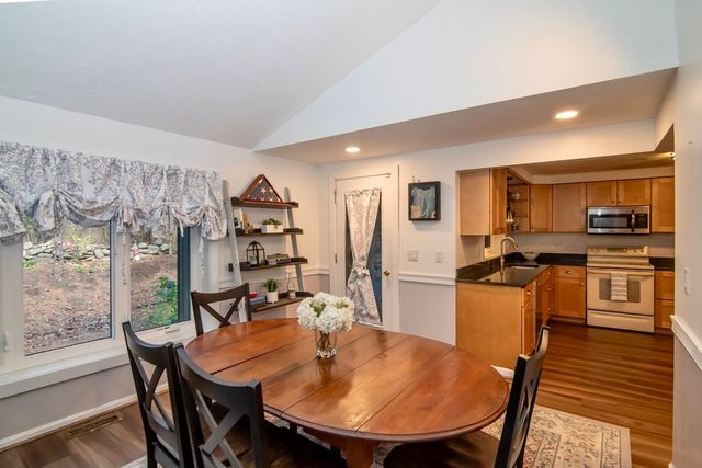 5 Tsienneto Rd Unit 10, Derry, NH 03038