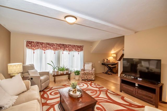 5 Tsienneto Rd Unit 10, Derry, NH 03038