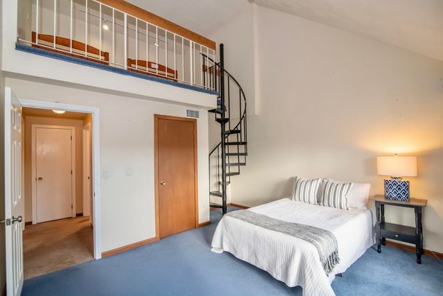 5 Tsienneto Rd Unit 10, Derry, NH 03038