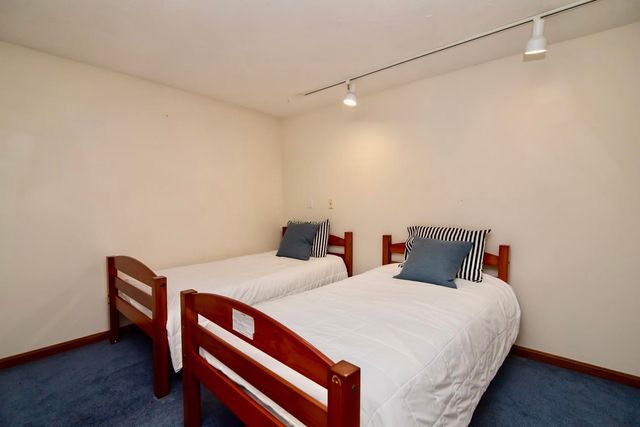 5 Tsienneto Rd Unit 10, Derry, NH 03038