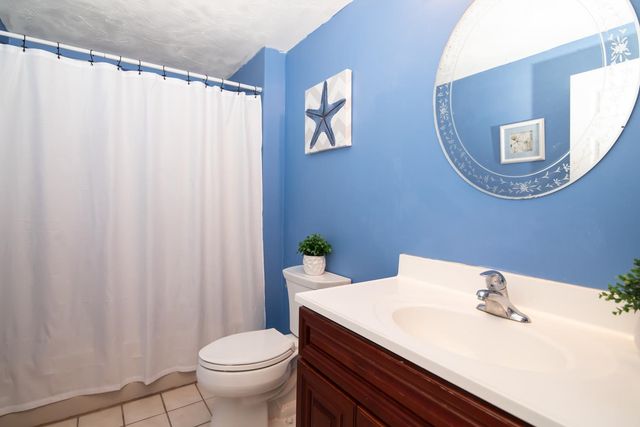 5 Tsienneto Rd Unit 10, Derry, NH 03038