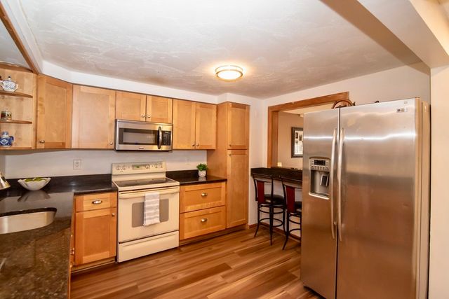 5 Tsienneto Rd Unit 10, Derry, NH 03038